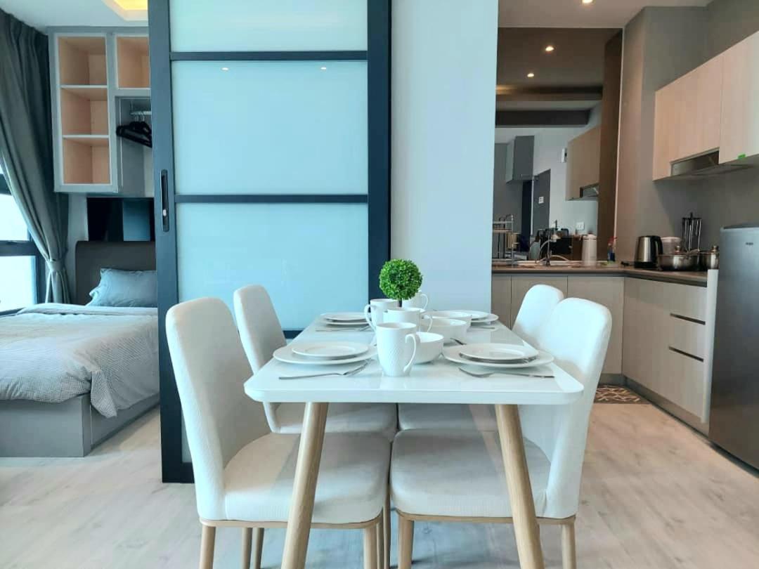 J'Stay Seaview Suite Jesselton Quay Кота-Кинабалу Экстерьер фото