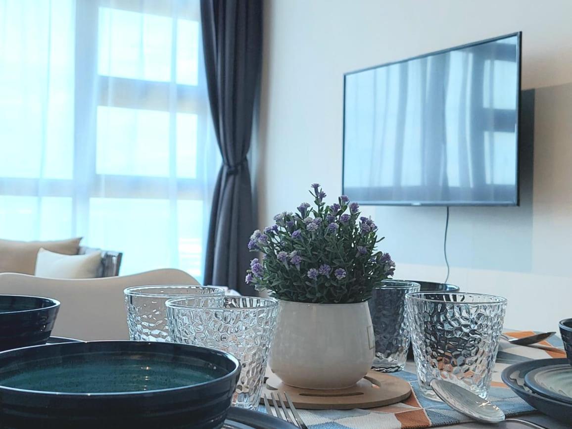 J'Stay Seaview Suite Jesselton Quay Кота-Кинабалу Экстерьер фото